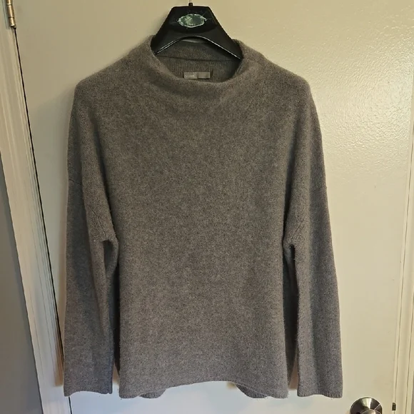 VINCE Gray Sweater - Picture 1 of 4